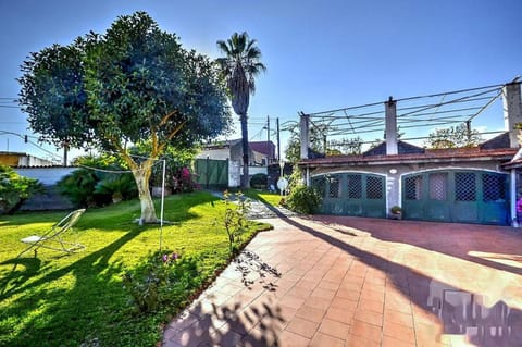 House with garden near the sea House in Acireale