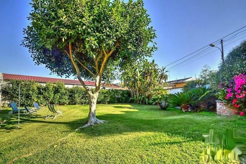 House with garden near the sea House in Acireale