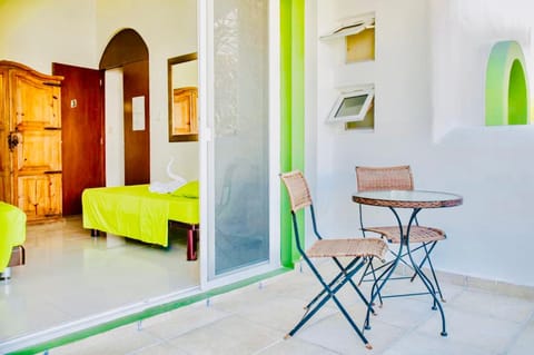 Deluxe Budget Balcony Room With Swimming Pool Air Conditioning and Parking Alojamiento y desayuno in Playa del Carmen