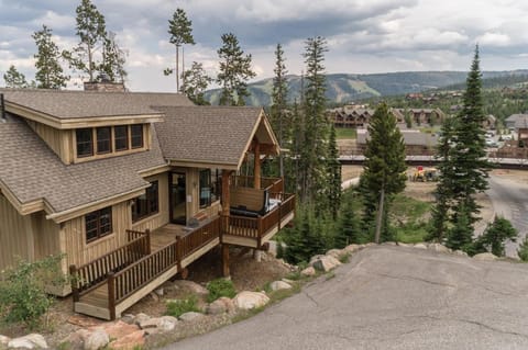 Moonlight Mountain Home | 9 Happy Trails House in Big Sky
