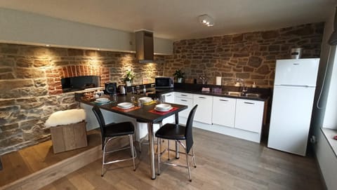 Kitchen or kitchenette, Dining area, kitchen