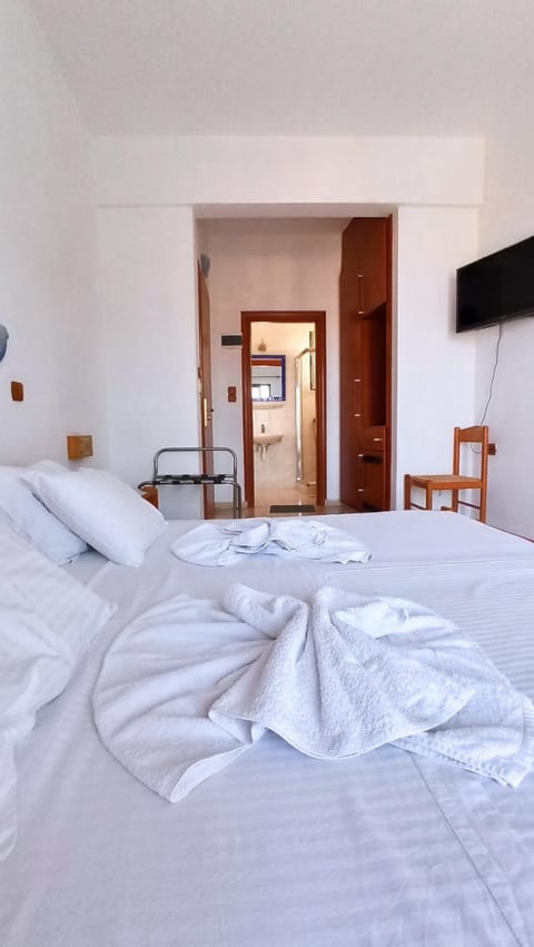 Bedroom, Pool view, Sea view