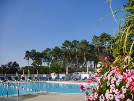 MOBILHOME DANS LES LANDES Campground/ 
RV Resort in Saint-Julien-en-Born