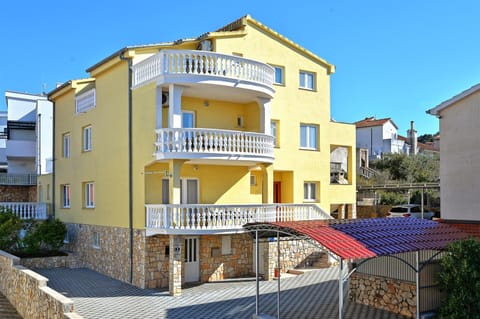 Property building, Day, Balcony/Terrace