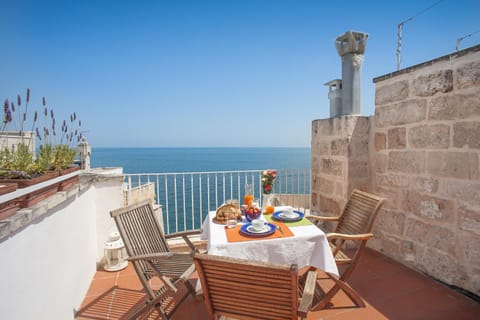 Property building, Balcony/Terrace, Sea view