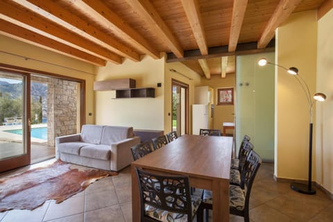 Villa Cipressi - Luxuri Lounge - Villa in Malcesine