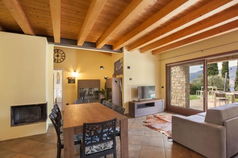 Villa Cipressi - Luxuri Lounge - Villa in Malcesine