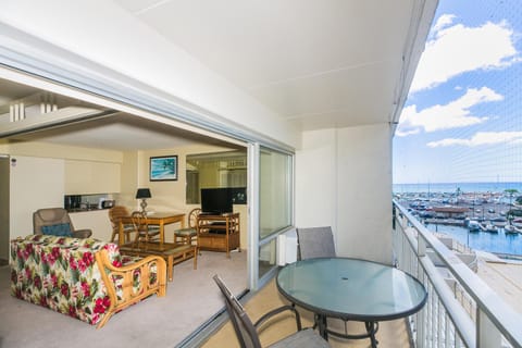 Ilikai Tower 431 Yacht Harbor View 1BR Apartment in Honolulu