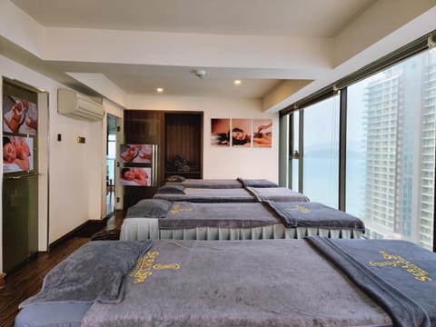 Bed, Spa and wellness centre/facilities