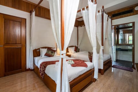 Long Beach Lodge, Chaweng Beach, Koh Samui Resort in Ko Samui