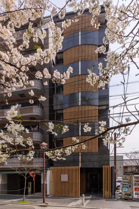 Facade/entrance, Spring