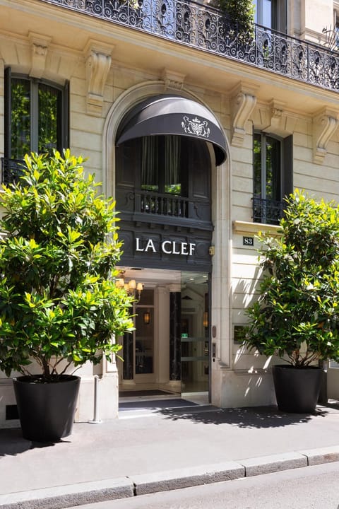 La Clef Tour Eiffel Paris by The Crest Collection Hotel in Paris