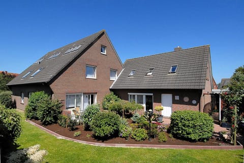 Property building, Spring, Day, Garden, Garden view