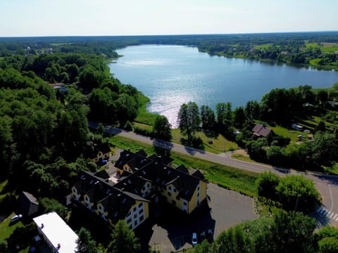 Neighbourhood, Bird's eye view, Lake view