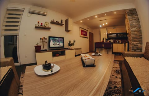 Night, Winter, TV and multimedia, Coffee/tea facilities, Kitchen or kitchenette, Living room, Decorative detail, Seating area, Dining area, On site, Area and facilities