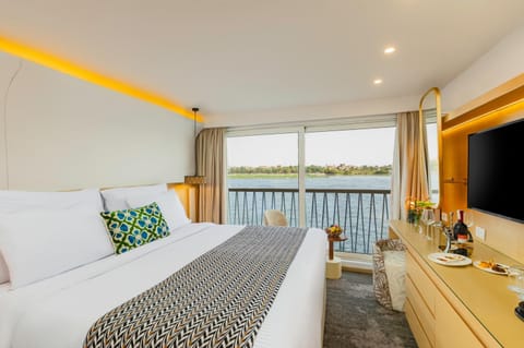 Bedroom, River view