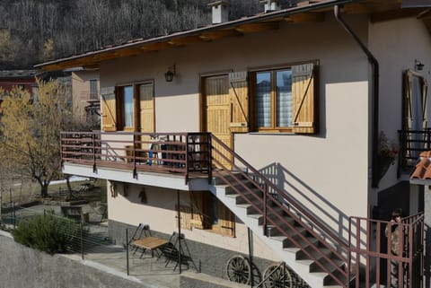 Facade/entrance, Balcony/Terrace, Garden view, Mountain view, Street view