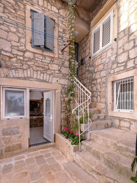 Facade/entrance, On site, Street view