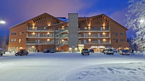 Property building, Facade/entrance, Winter, Parking