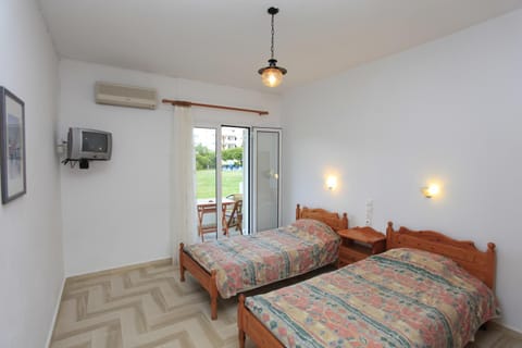 Yiannis Studios Condo in Troulos