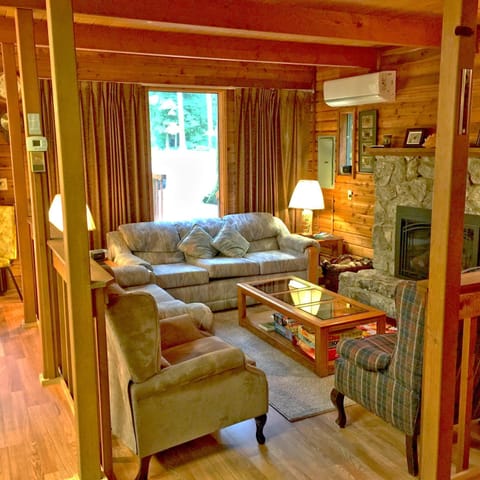 Snowline Cabin #35 - A pet-friendly country cabin. Now has air conditioning! Haus in Glacier