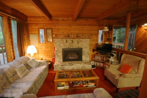 Snowline Cabin #35 - A pet-friendly country cabin. Now has air conditioning! Casa in Glacier