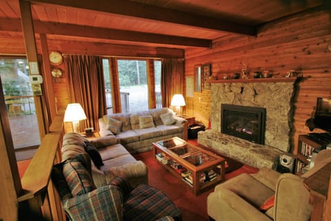 Snowline Cabin #35 - A pet-friendly country cabin. Now has air conditioning! Maison in Glacier