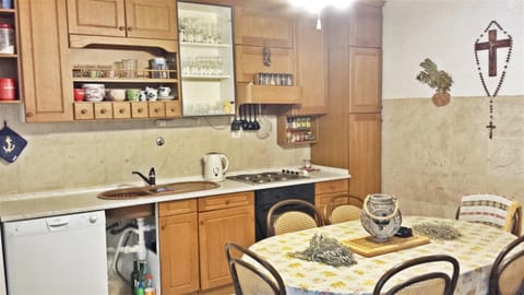 2 bedrooms apartement at Zlarin 200 m away from the beach with enclosed garden and wifi Apartment in Šibenik