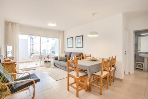 Lets Holidays White apartment with terrace, ac & parking, near beach Copropriété in Tossa de Mar