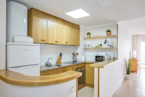 Lets Holidays White apartment with terrace, ac & parking, near beach Condominio in Tossa de Mar