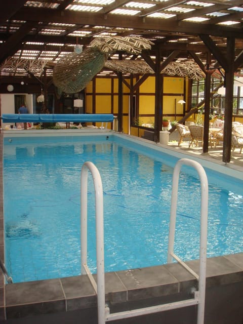 Swimming pool, Swimming pool