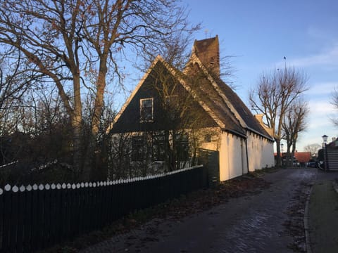 Property building, Autumn, On site