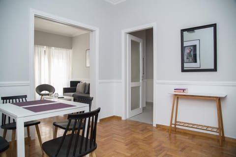 Photo of the whole room, Dining area