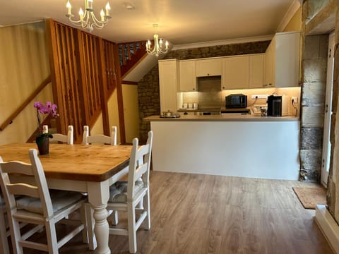 Dining area, kitchen