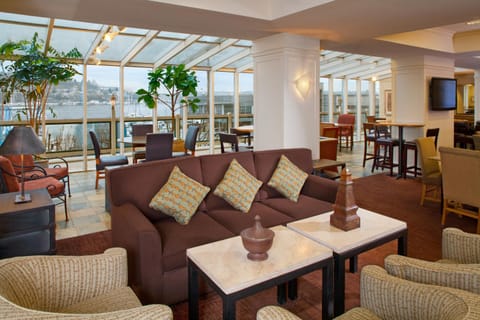 Restaurant/places to eat, Communal lounge/ TV room, Balcony/Terrace, Lobby or reception