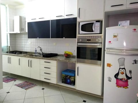 Kitchen or kitchenette, Food and drinks