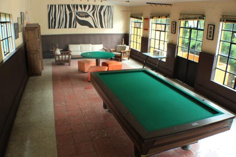 Billiard, Game Room