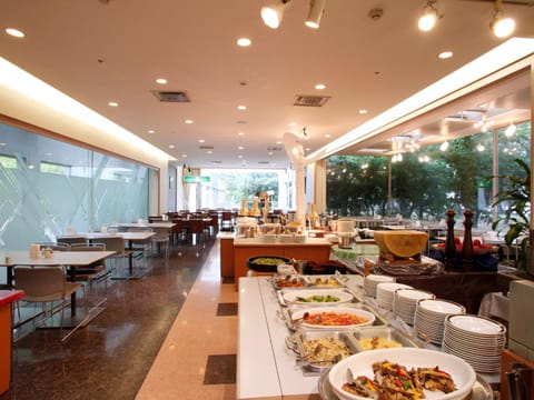 Restaurant/places to eat, Buffet breakfast