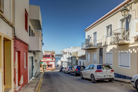 Casa Sunset - Beautiful Apartments in the centre of Alvor with Roof Terrace Condo in Alvor