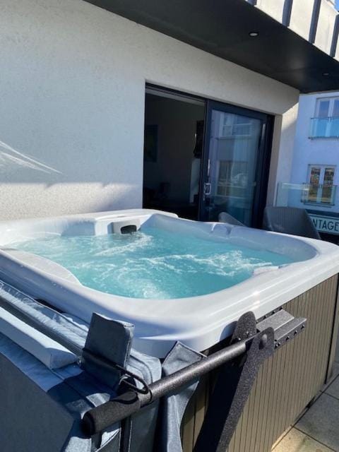 Antrim House Suites with private jacuzzi hot tub - adults only Bed and Breakfast in Portrush