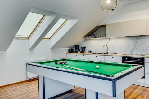 Billiard, Game Room, Sauna, Kitchen or kitchenette