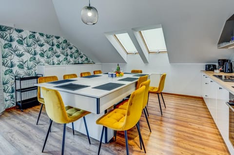 Kitchen or kitchenette, Dining area, Breakfast