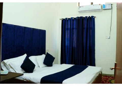 Inderlok Hotel Bed and Breakfast in Chandigarh
