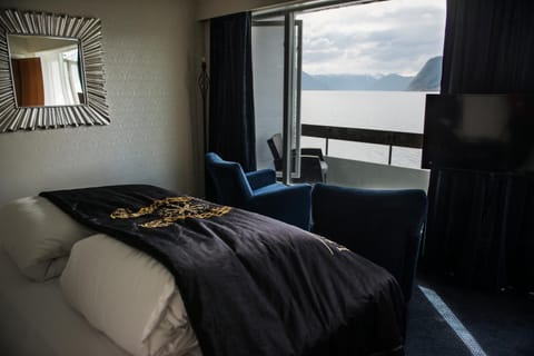 Bed, Sea view