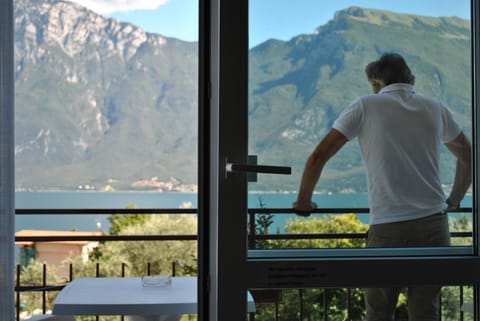 Balcony/Terrace, Lake view, Mountain view