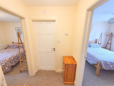 Bassett Flat with 2 Double Bedrooms and Superfast Wi-Fi Wohnung in Sittingbourne