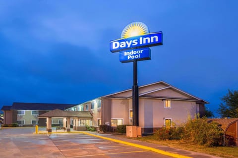 Days Inn by Wyndham Topeka Hotel in Topeka