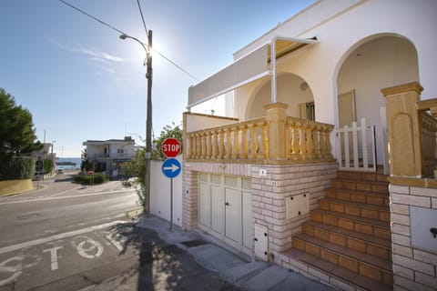 Facade/entrance, Sea view