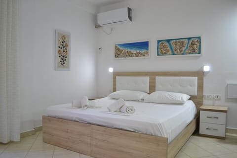 Seashell Art Decor Studio & Parking Apartment in Vlorë