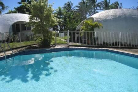 Casablanca Domes Trinity Beach Apartment in Cairns